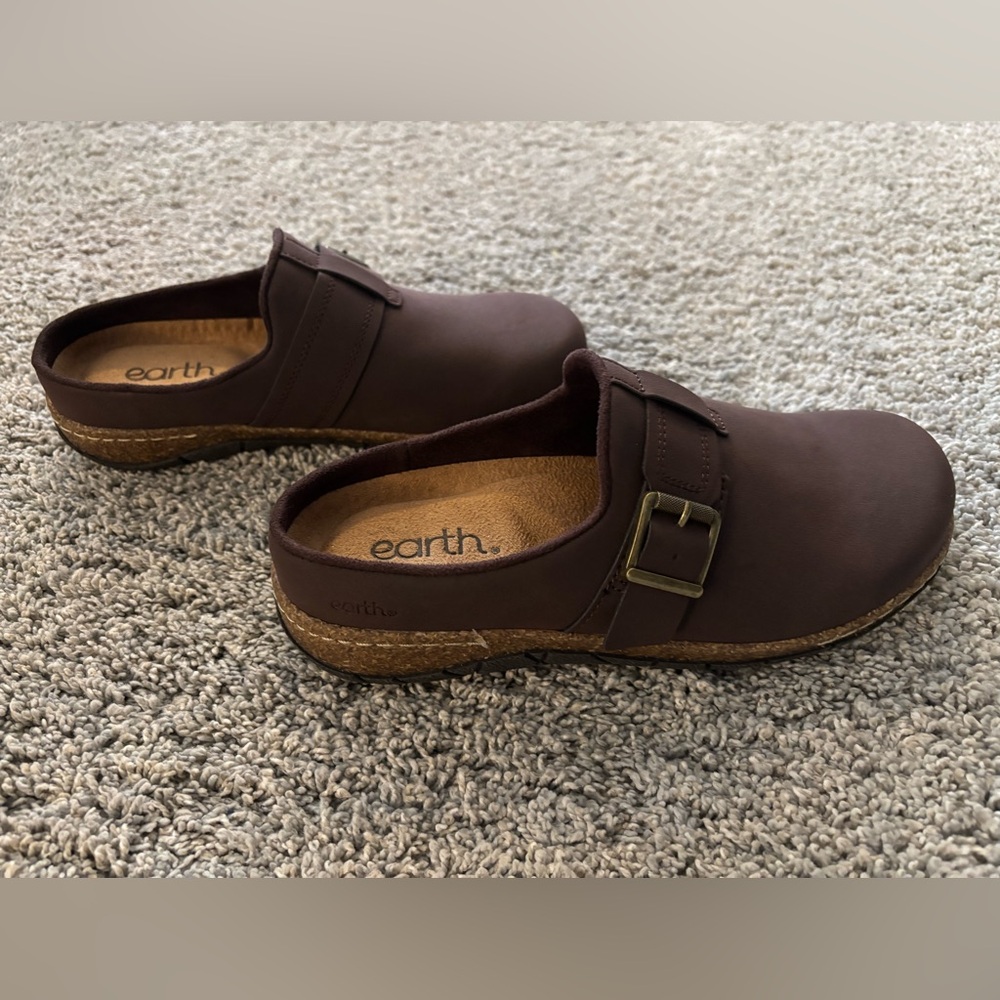 Earth Women’s Slip On Clog Shoes Brown Size 6M
